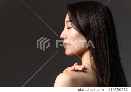 Asian beauty, women who turn their heads, skin care 110550782