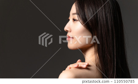 Asian beauty, women who turn their heads, skin care 110550785