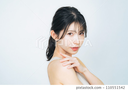 自然妝容的女人美麗的形象 自然妝容的女人美麗的形象 110551542