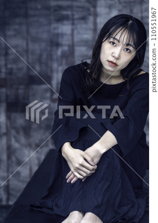 Cool young woman in black dress 110551967