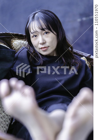 Cool young woman in black dress 110551970