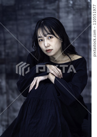Cool young woman in black dress 110551977