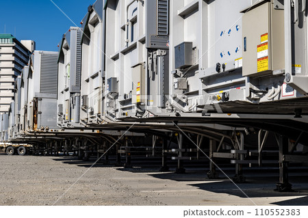 日本大卡車排隊 日本大卡車排隊 110552383