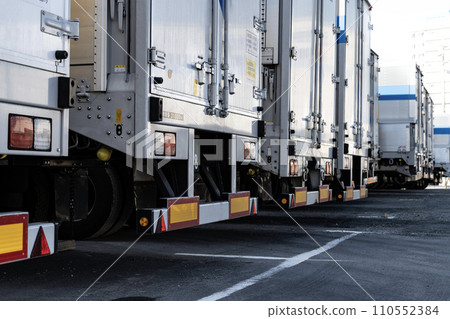 日本大卡車排隊 110552384