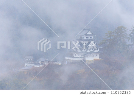 漂浮在雲層之上的城堡 110552385