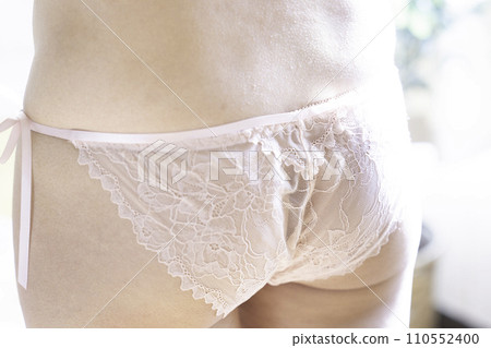 Women's shorts [parts cut] 110552400