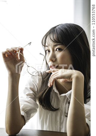 帶著倦怠氣息的酷女人 帶著倦怠氣息的酷女人 110553768