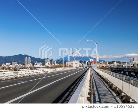靜岡縣靜岡市中心和富士山的城市景觀 靜岡縣靜岡市中心和富士山的城市景觀 110554522