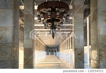 伊斯蒂克拉爾清真寺內的通道 伊斯蒂克拉爾清真寺內的通道 110554551
