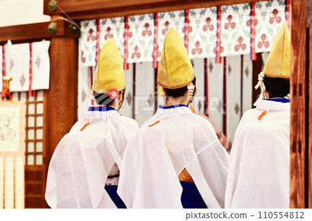 Ebessan, Osaka Imamiya Ebisu Shrine, God of business prosperity, Toka Ebisu scenery, Lucky Musume and Shinto ritual image material 110554812