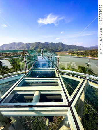 Aerial view of the Skywalk in Chiang Khan, Thailand 110555632