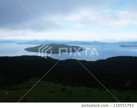 從北海道東部美幌峠眺望屈斜路湖 110555783
