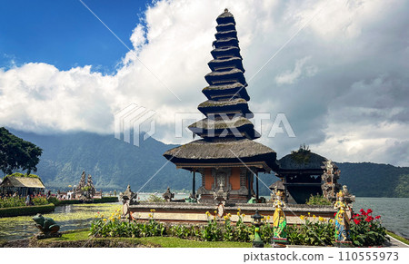 峇裡島之旅，印尼烏倫達努布拉坦寺 110555973