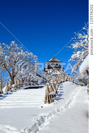 橫手城在晴朗的冬季天氣，秋田縣 110556202
