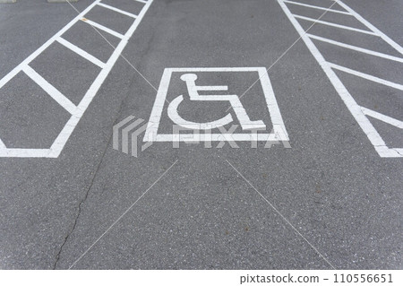 殘疾人停車位 殘疾人停車位 110556651