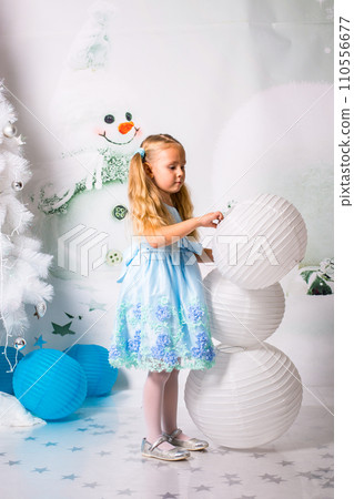 Portrait of a beautiful Russian girl in a kokoshnik and traditional dress 110556677