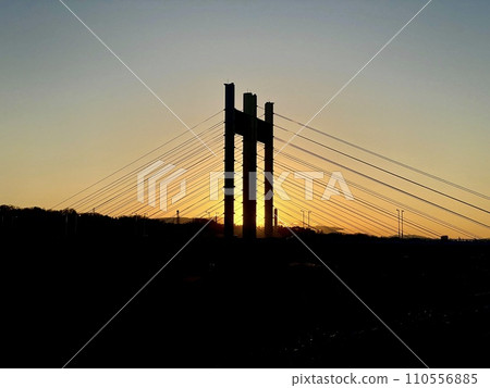 夕陽下的是政橋 夕陽下的是政橋 110556885