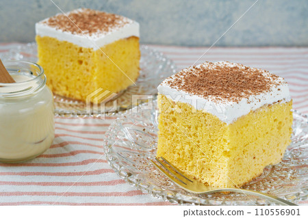 墨西哥糖果粉彩 de tres leches 和 tres leches 110556901