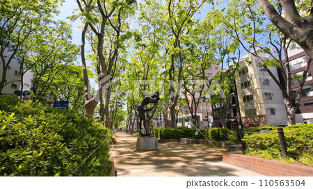 鮮綠的仙台定禪寺街(宮城縣仙台市) 鮮綠的仙台定禪寺街(宮城縣仙台市) 110563504