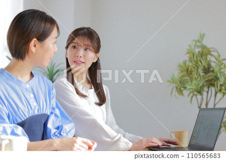 Two female designers having a meeting while looking at a color chart_3 110565683