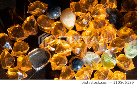 Yellow fossil stone jewelry background 110566189