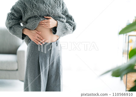 女性腹部部位切除 女性腹部部位切除 110566910