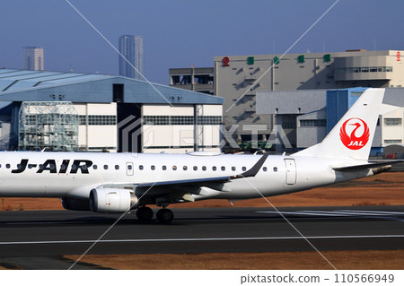 大阪國際機場 JAL 飛機起飛準備就緒 Sky Park 大阪國際機場 JAL 飛機起飛準備就緒 Sky Park 110566949