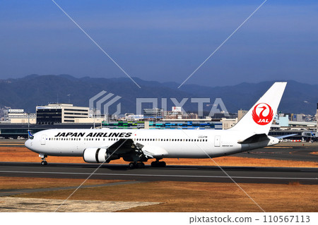 Osaka International Airport JAL Airplane Landing Ready Sky Park Osaka International Airport JAL Airplane Landing Ready Sky Park 110567113