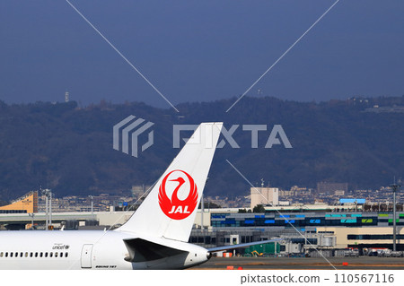Osaka International Airport JAL Airplane Landing Ready Sky Park Osaka International Airport JAL Airplane Landing Ready Sky Park 110567116
