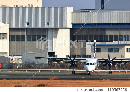 大阪國際機場 ANA 龐巴迪 DHC8-Q400 螺旋槳飛機起飛準備 川尻千里 大阪國際機場 ANA 龐巴迪 DHC8-Q400 螺旋槳飛機起飛準備 川尻千里 110567358