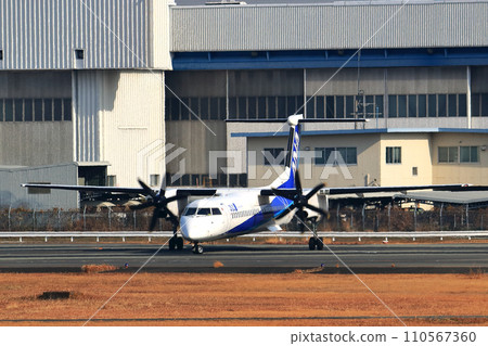 大阪國際機場 ANA 龐巴迪 DHC8-Q400 螺旋槳飛機起飛準備 川尻千里 大阪國際機場 ANA 龐巴迪 DHC8-Q400 螺旋槳飛機起飛準備 川尻千里 110567360