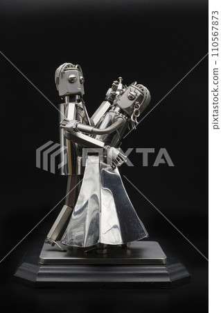 Figures and metal figures of couples dancing ballroom dancing Figures and metal figures of couples dancing ballroom dancing 110567873