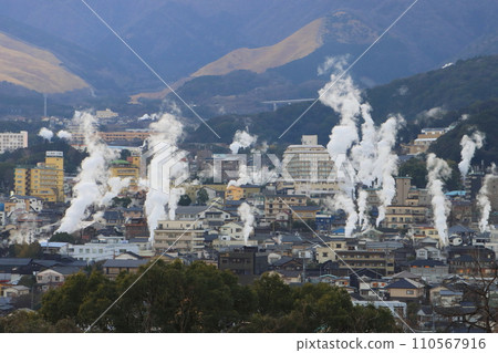 Hot spring town at dusk (from Beppu City Steam Observatory) Hot spring town at dusk (from Beppu City Steam Observatory) 110567916