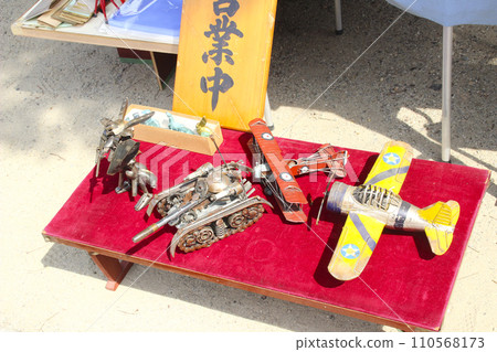 Selling antiques at street stalls Selling antiques at street stalls 110568173