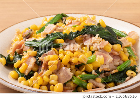 Corn butter with spinach and bacon 110568510