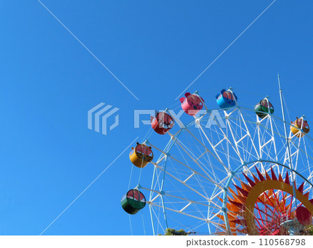 sunny winter animal ferris wheel sunny winter animal ferris wheel 110568798