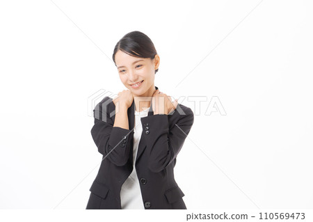 肩負的女商人 肩負的女商人 110569473