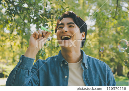 Men blowing soap bubbles 110570236