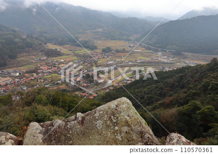 The cityscape and Minamiyagura Mon ruins seen from the Tsuwano Castle ruins The cityscape and Minamiyagura Mon ruins seen from the Tsuwano Castle ruins 110570361