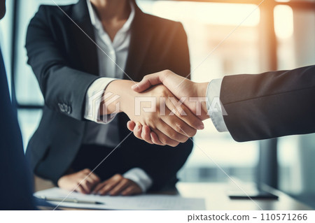 Business people shaking hands in the office 110571266