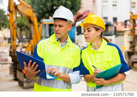 Two architects with laptop discussing construction plan 110571700
