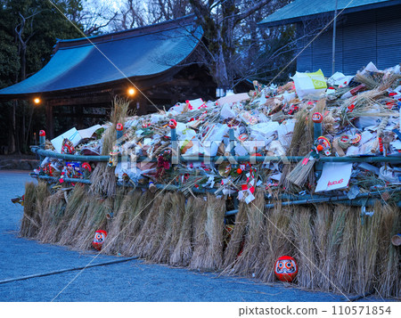 (Shizuoka Prefecture) Dondo-yaki at Mishima Taisha Shrine is ready 110571854