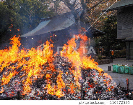 (Shizuoka Prefecture) Mishima Taisha Dondoyaki 110572525