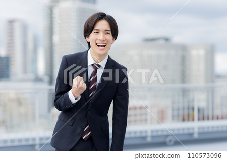 Young man in recruitment suit Job hunting New employee Young man in recruitment suit Job hunting New employee 110573096