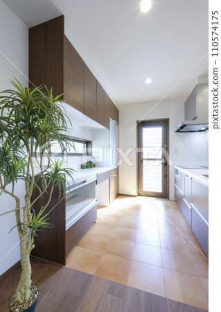 Western style kitchen/living room 110574175