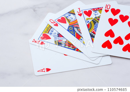 撲克遊戲中最強的牌——皇家同花順 撲克遊戲中最強的牌——皇家同花順 110574685