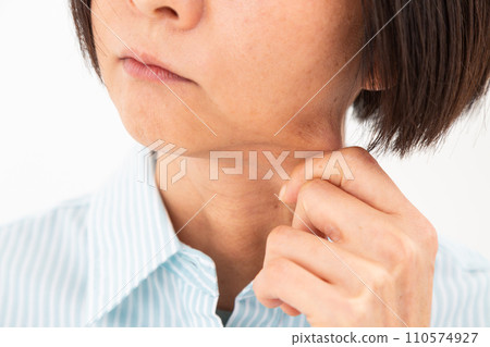 Middle-aged women who care about their face line Middle-aged women who care about their face line 110574927