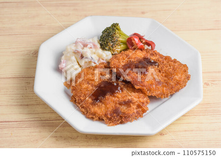 Chicken cutlet 110575150
