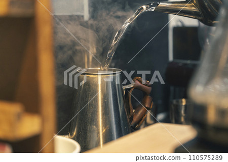 Hand drip pour hot water Hand drip pour hot water 110575289