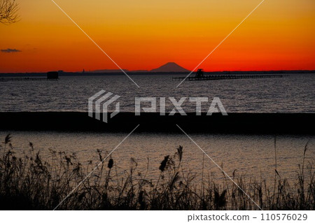 Lake Kasumigaura, early spring sunset sky, twilight view of Mt. Fuji 110576029